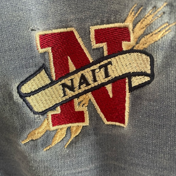 Vintage nait university sweatshirt, going to a different university - Picture 2 of 6